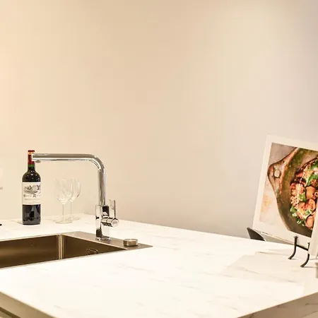 Miramar Residences - Luxurious Seaside Apartamento